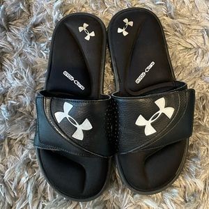 Boys Under Armour Slides size 6Y